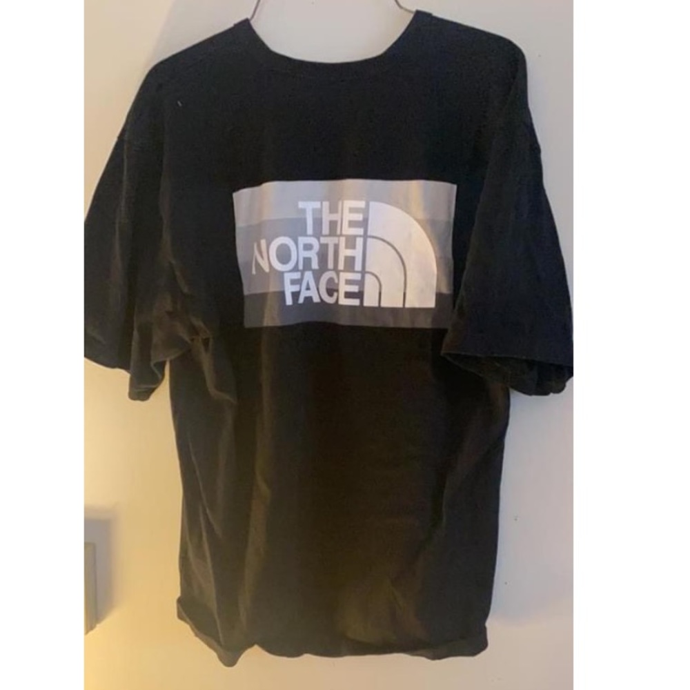 Men’s northface tshirt
